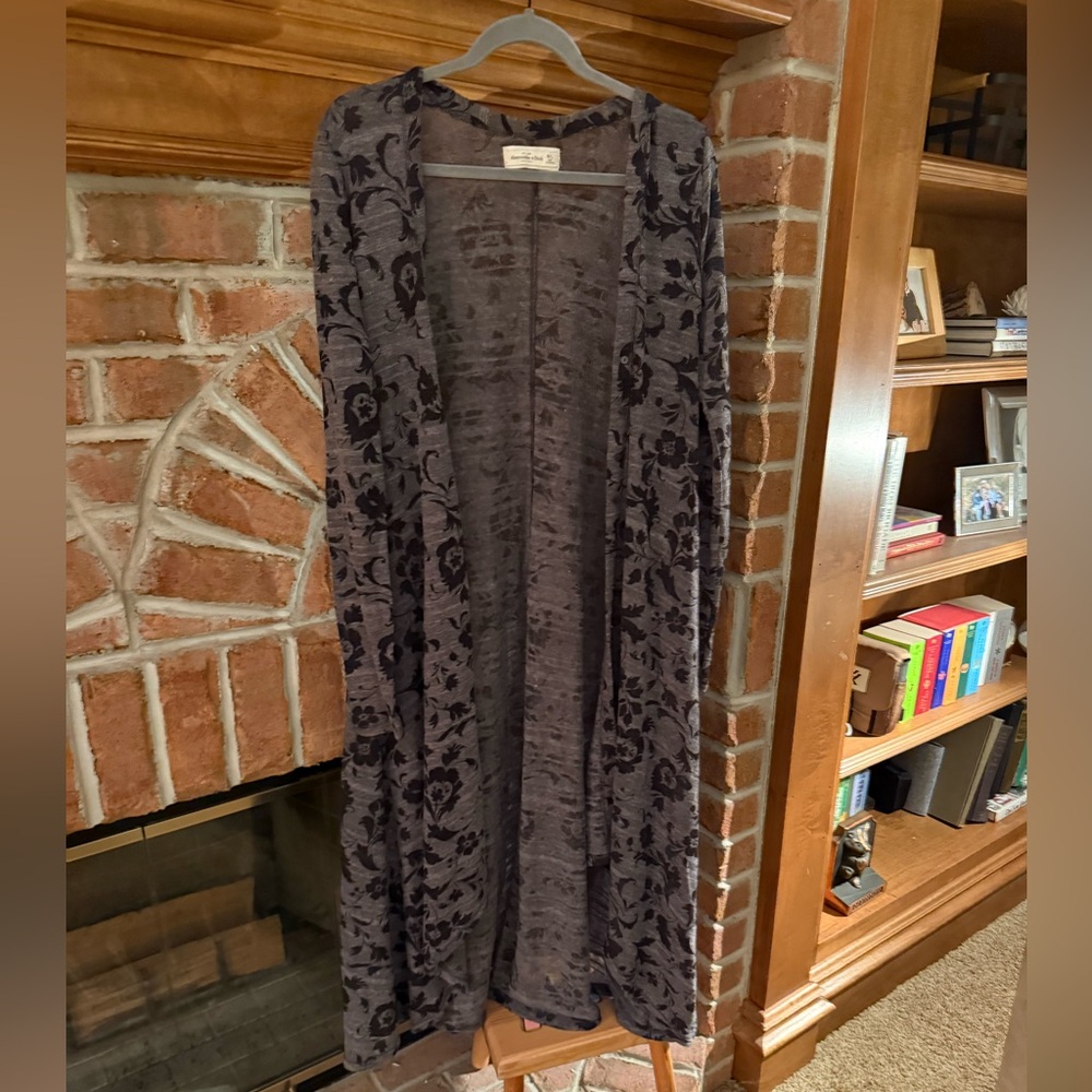 Abercrombie & Fitch Gray Patterned Sweater